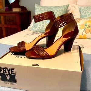 Beautiful shoes, very comfortable.